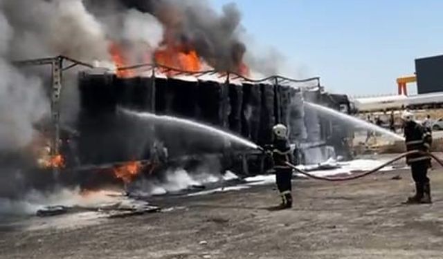 Gaziantep’te lastik yüklü tır yangını