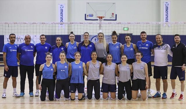 Merinos Kadın Voleybol Takımı sözleşme yeniledi