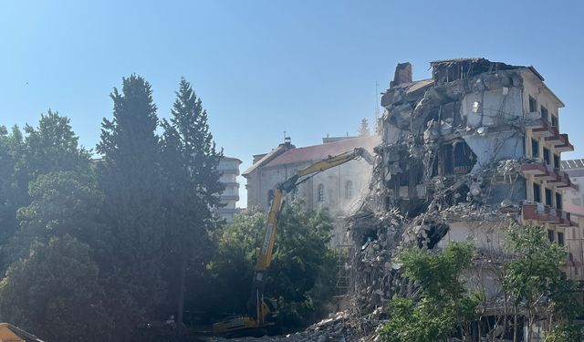 Gaziantep’te deprem sonrası yıkım çalışmaları sürüyor!