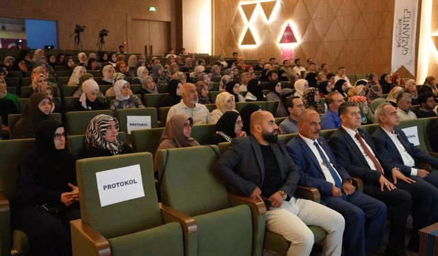 Gaziantep'te 'Filistin Hakkında Konuşmalıyız' oyununa yoğun ilgi