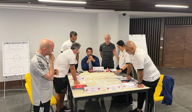 UEFA Pro Lisans Antrenörleri liderlik için Riva'da buluştu