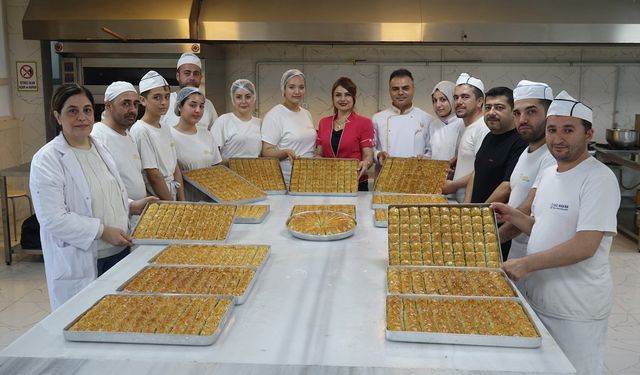 Gaziantep’te  baklavaya kadın eli değdi