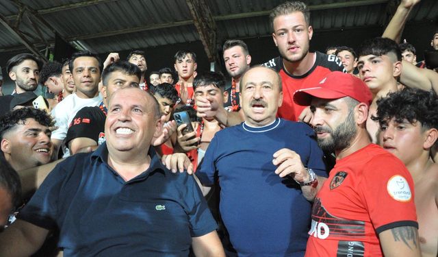 Başkan Yılmaz ve yönetici Kalkan'dan taraftara teşekkür