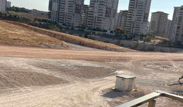 Gaziantep'te Beştepe Mahallesi toz, toprak içinde