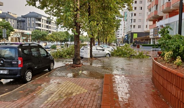 Gaziantep'te sağanak yağıştan görüntüler...