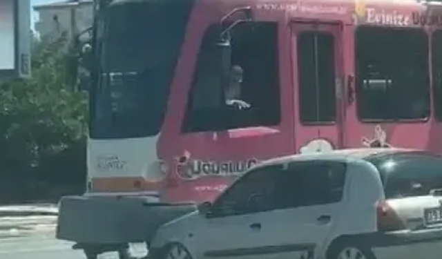 Gaziantep'te otomobil tramvaya çarptı