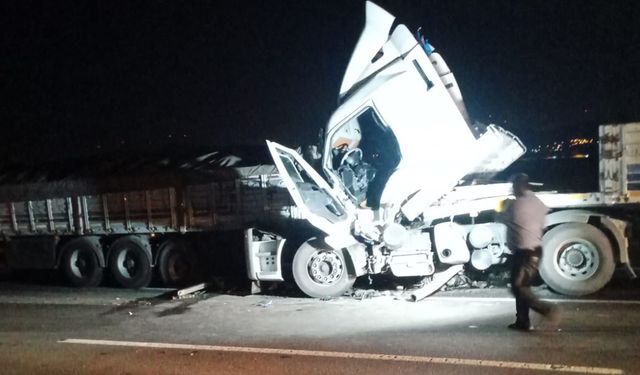 Gaziantep'te iki tırın çarpıştığı kazada bir kişi hayatını kaybetti