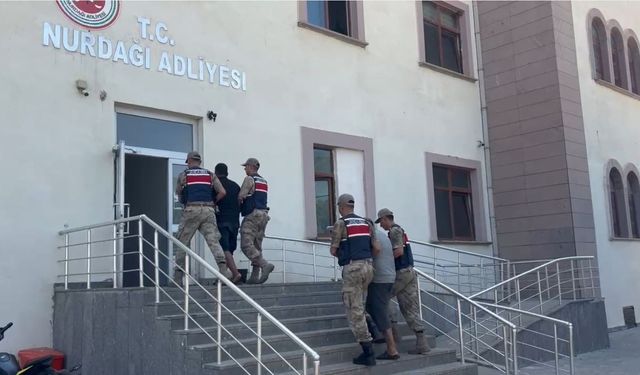 Gaziantep'te 2 evden hırsızlık yaptığı öne sürülen 3 şüpheli yakalandı