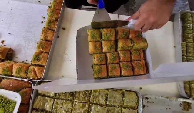 Gaziantep baklavası için  kıyasıya yarış