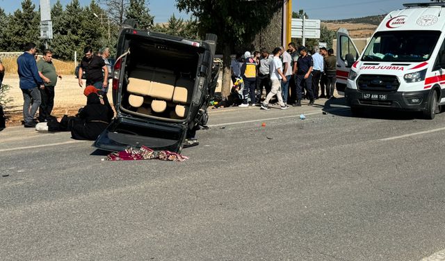 2 araç kafa kafaya çarpıştı!