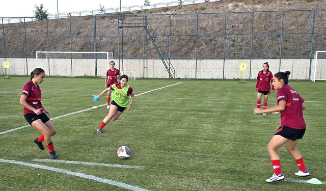 U15 Kız Millî Takımı şampiyonluk için hazırlanıyor