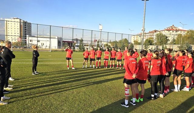 U19 Kadın Milli Takımı Erzurum kampına başladı