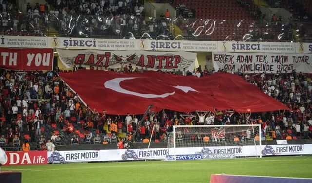 Gaziantep FK taraftarından görkemli şov!