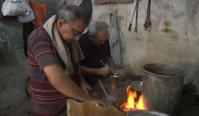 Son kalaycı torunuyla mesleği yaşatıyor