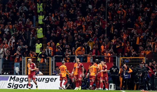 Galatasaray, zirveyi bırakmıyor