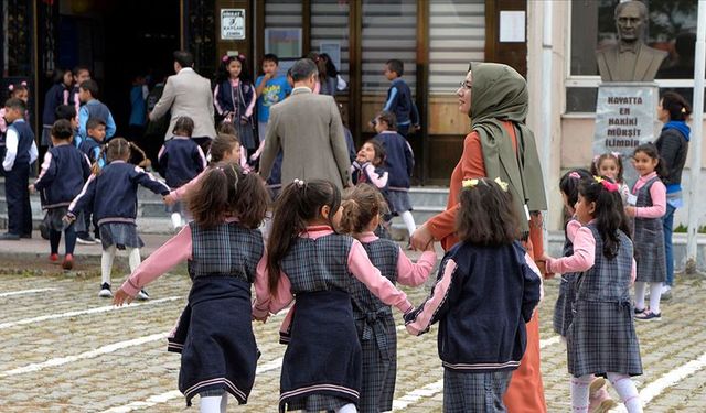 MEB'den öğrencilere müjde: Okullar 3,5 gün tatil!