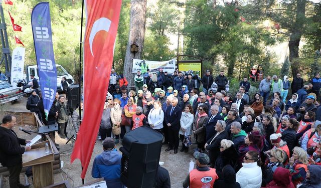 Atatürk'ün anısına fidanlar toprakla buluştu