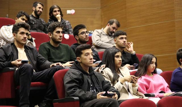 GAÜN'de  eğitimde dijital dönüşüm masaya yatırıldı