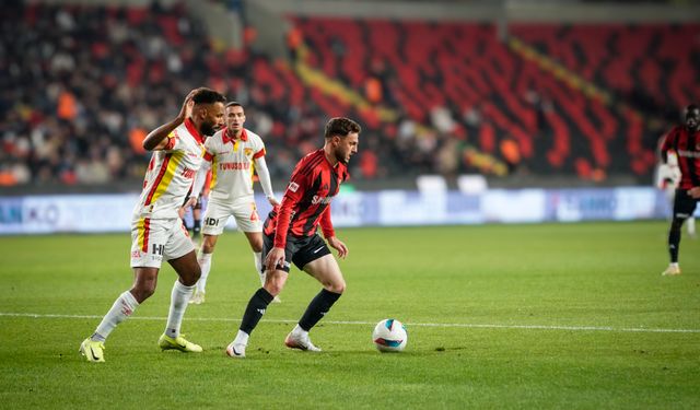 Gaziantep FK - Göztepe maçında ilk yarı sona erdi