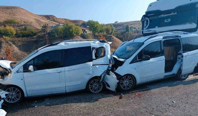 Zincirleme trafik kazasında 6 araç birbirine girdi!