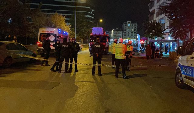 Önce annesine bıçak çekti, sonra kendini odaya kilitledi