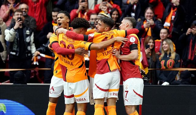 Galatasaray'da iki oyuncunun sözleşmesi uzatıldı!