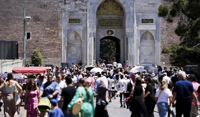 Türkiye’yi kaç turist ziyaret etti