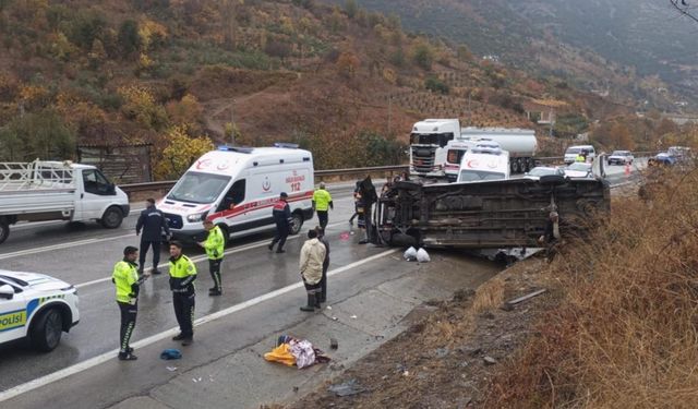 Yolcu minibüsü devrildi!