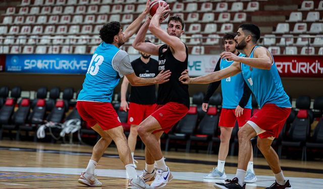 Basketbol'da kimsenin ağzını bıçak açmıyor!