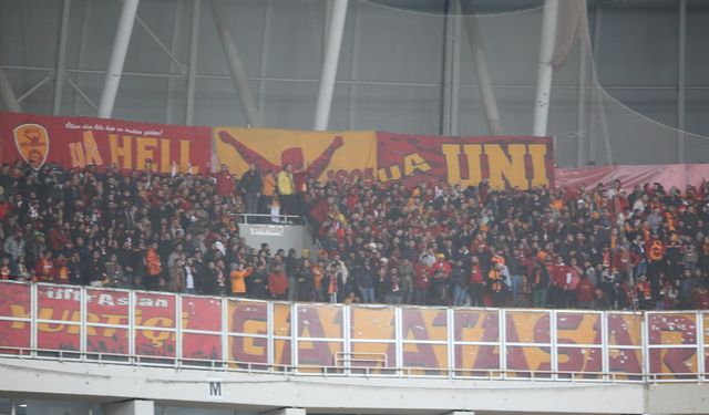 Galatasaraylı taraftarlardan takımına destek