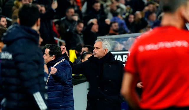 Mourinho: “Bronckhorst’a yapılan şeyi bana yapmayın”