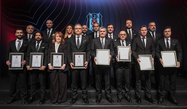 Beşiktaş'ta yeni yönetim mazbatalarını aldı