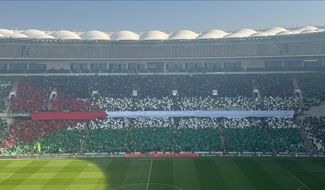 Bursaspor Taraftarından Dev Filistin Koreografisi