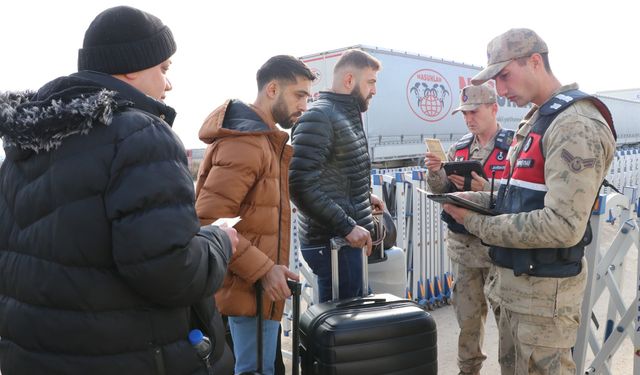 Suriyelilerin ülkelerine dönüşü sürüyor