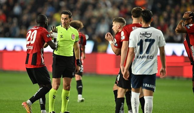 İşte Fenerbahçe'ye Verilen Penaltının VAR Konuşması?