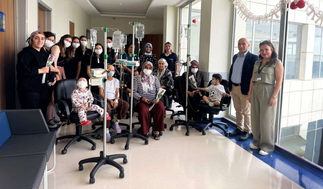 GAÜN Çocuk Hastanesi’nde Sürpriz Kutlama
