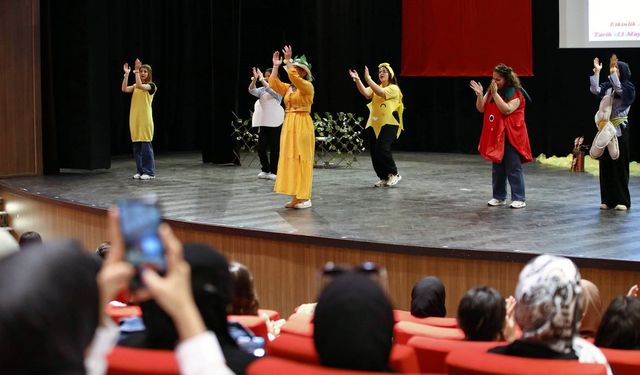 Geleceğin Eğitimcileri Sahnede