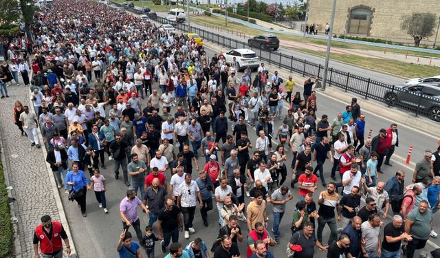 Binlerce İşçi Sokağa İndi!