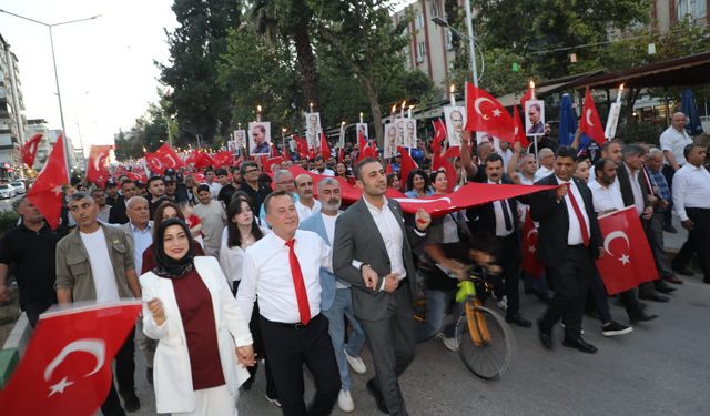 Nizip Sokaklarında Bu Kez Marşlar Yükseldi