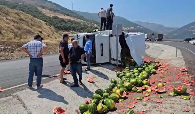 Gaziantep’te Virajı Alamayan Kamyonet Yan Yattı