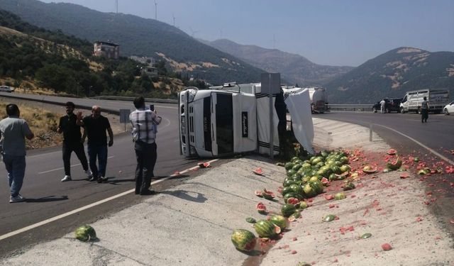 TAG Otoyolunda Kamyon Devrildi