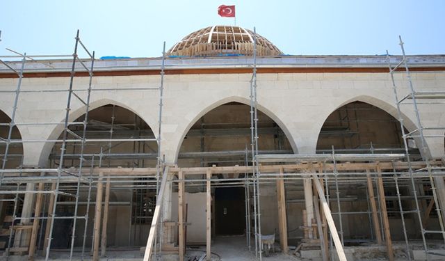 Tarihi Cami'de Restorasyon Çalışmaları Sürüyor