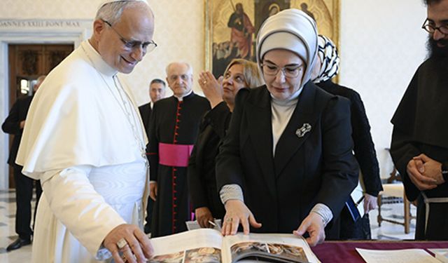 Emine Erdoğan, Papa İle Bir Araya Geldi