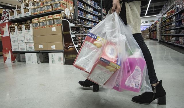 Marketlerde veresiye defteri yeniden açıldı