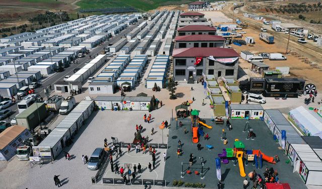 Gaziantep’te Depremzedelerin İhtiyaçları Sürüyor