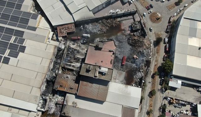 Gaziantep’te Yanan Dev Fabrika Havadan Görüntülendi
