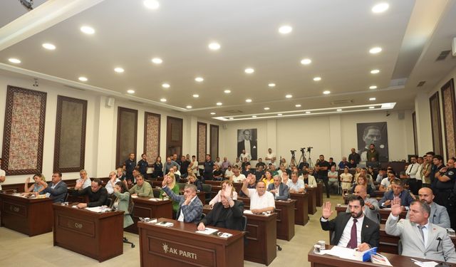 Ak Parti’ye Katılmayan 2 Meclis Üyesi Kim?