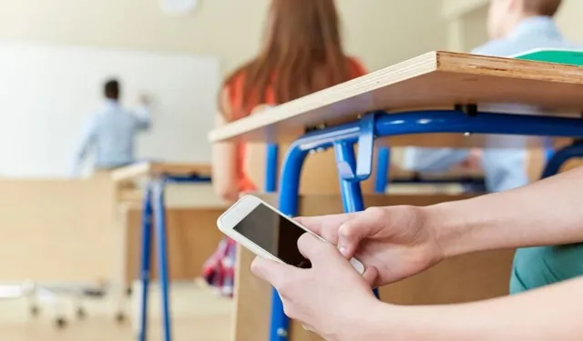 MEB’den Öğrencilere Kötü Haber: Telefon Yasağı Devam Edecek