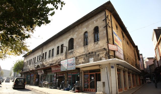 Gaziantep’in İlk Belediye Binası Tarihe Tanıklık Ediyor