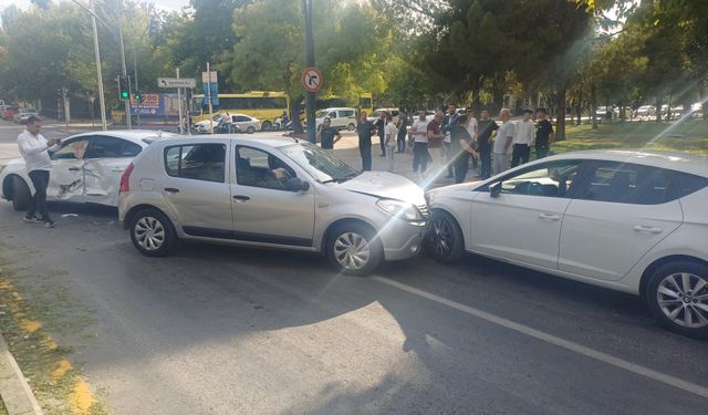 Gaziantep'te Zincirleme Kaza Kavşağı Kilitledi